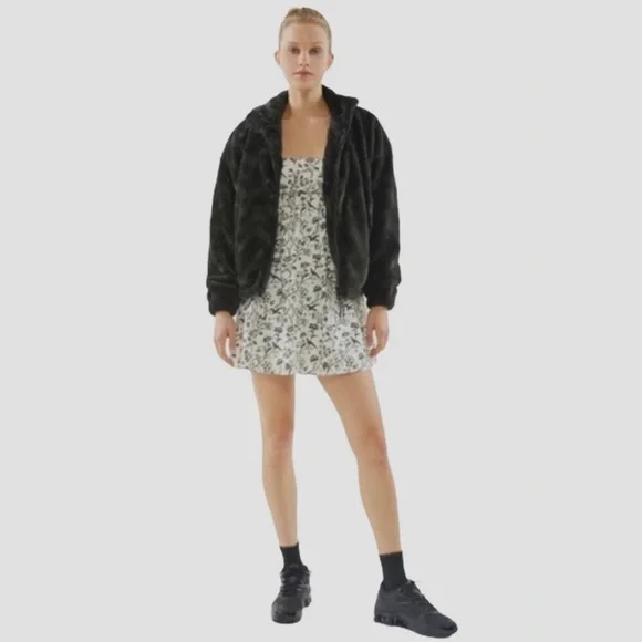 URBAN OUTFITTERS EVA BLACK FAUX FUR CHEVRON TEDDY BOMBER JACKET